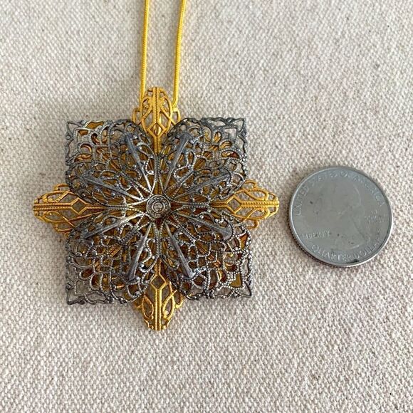 Vintage Filigree Pendant Openwork Necklace on Gokd Tone Sterling Silver Chain - Picture 4 of 7